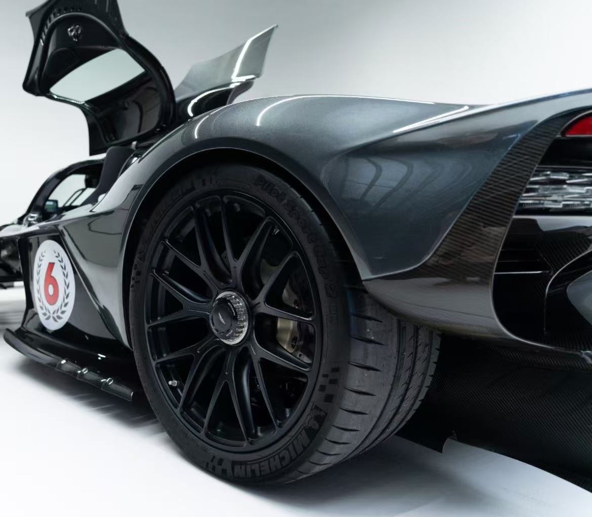 开云平台-雷诺车队力克阿斯顿马丁，诺里斯高光表现